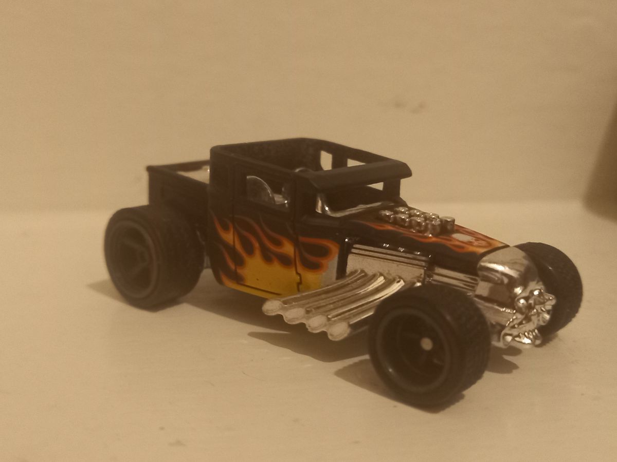 Hot Wheels Boulevard Bone Shaker for Both